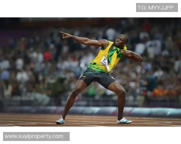 足球传奇从过去到现在的辉煌足迹逐步呈现，球星风采一目了然