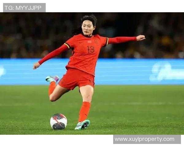 女足球星莉娜的成长历程与辉煌成就简介